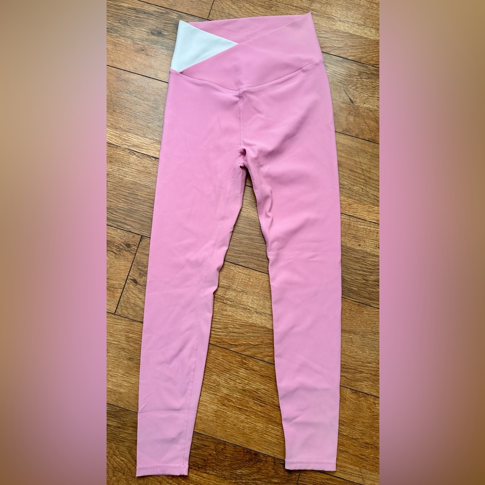 NWOT Wilo the Label Pink and White Ribbed Crossover Waist Leggings - size small